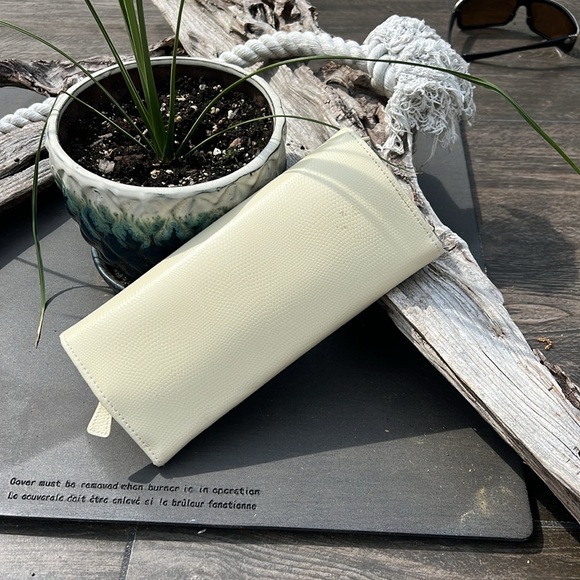 Wolf Design Jewelry Bag Cream - Picture 6 of 7